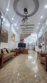 Nhà đẹp hiếm phố phúc-tân hoàn kiếm hà nội, 4 tầng, ô tô đỗ cửa, sân cổng, ba