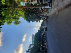 Nhà đẹp, kinh doanh sầm uất, địa thế ngay khu trung tâm.