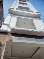 Nhà đẹp, mới kính koong, ô tô đỗ cửa,-giá chốt quanh 4 tỷ ngay hồ điều hoà,