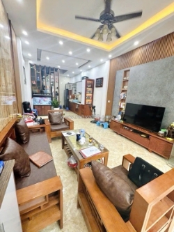 🔥🔥🔥nhà lạc thị- #ô tô tải đỗ cửa- #ngõ thông,-gần sát khu ga hà nội đang