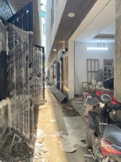 Nhà mới dân xây chắc chắn – thang máy xịn - full nội thất- ngõ 3m ba gác đua -