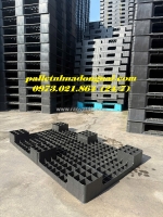 Pallet nhựa lót sàn 600x1000mm màu đen, xanh - giá tốt – giao hàng tận nơi
