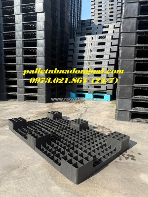 Pallet nhựa lót sàn 600x1000mm màu đen, xanh - giá tốt – giao hàng tận nơi