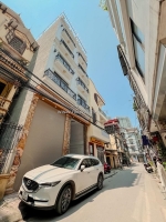 Phố hoàng quốc việt- chỉ 9 tỷ- lô góc - ô tô tránh - thang máy