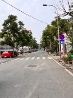 ► nhà đẹp phố trạm,diện 40m nhỉnh 9tỷ, thang máy, gara ô tô - ngõ thông - hàng