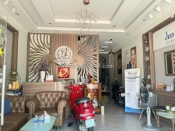 Bán nhà mặt tiền khu vip – 4 tầng có thang máy – đối diện chợ, cạnh trung tâm