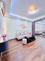 Bán tập thể quỳnh mai 68 m 2 ngủ 2 wc cụcw hiếm oto đỗ cổng chỉ