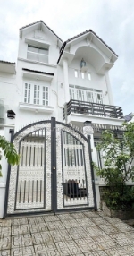 Biệt thự mặt tiền đường số 9 kdc ấp 5 phong phú bình hưng