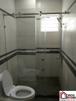 Cách lắp đặt cửa kính phòng tắm tiết kiệm chi phí