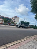 Chính chủ cần bán gấp 1 đất mặt tiền và 1 nhà thuộc khu vực tp. hồ chí minh