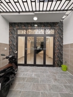 Chính chủ cần bán nhà 1 trệt 3 lầu có ban công, có sân để xe quận bình thạnh