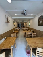 Chính chủ cần sang quán ăn mặt tiền quận 1 - tphcm