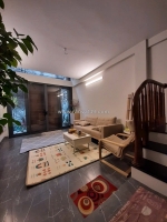 Cho thuê nhà ngõ oto 146 phương liệt, 30 m2*5 tầng, 2 ngủ, 4 vệ sinh 13 triệu/th