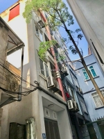 Cho thuê nhà ngõ trần thái tông, 4 tầng x 35m2, 3 ngủ, 3 vệ sinh, 15 triệu/th