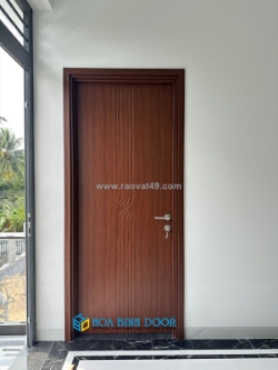 Giá cửa nhựa composite mới nhất tháng 8/2025