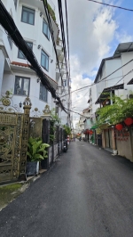 Mặt tiền  nguyễn cảnh chân giao nguyễn trãi  p. nguyễn cư trinh q1 
hơn 300