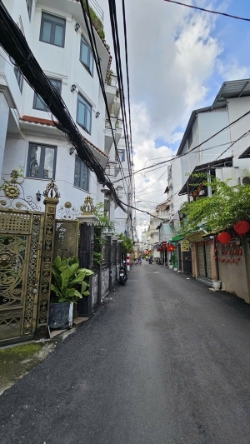 Mặt tiền nguyễn cảnh chân giao nguyễn trãi p. nguyễn cư trinh q1
hơn 300