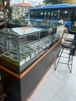 Mình cần thanh lý 3 tủ kính và bàn còn mới nguyên, tủ để điện thoại hoặc thuốc