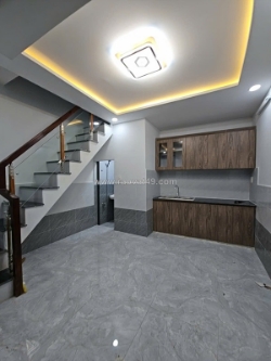 Ngay sát mặt tiền chợ tân quy q7
bán 1 lúc 3 căn nhà
tổng diện tích ngang