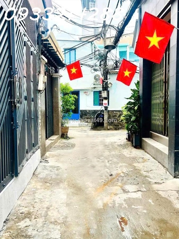 ~/Img/2025/9/nha-2-tang-can-ban-gap-gan-le-trong-tan-do-nhuan-son-ky-tan-phu--01.jpg