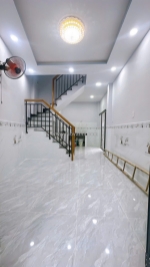 Nhà đẹp mới đúc bê tông 
có 2 tỷ nhỉnh q4 hẻm ngang 3.5 m