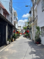 Nhà hẻm ô tô ngay chợ phạm văn bạch