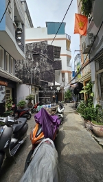 Sát mặt tiền đường q4 
có 2 tỷ -  3 tầng