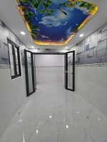 Sát mặt tiền hẻm ngang 3.5 m 
diện tích 23.5m2 đúc bê tông 
q4 hơn 2 tỷ