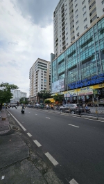 Sát mặt tiền hoàng diệu 
vip q4 - ngang 3.6 dài 10
đúc bê tông xây mới có 6 tỷ