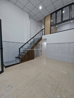 Sát mặt tiền  trung tâm q4 
ngang 4.6 dài 12 
có 5 tỷ