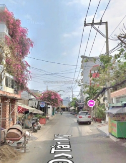 Sát mặt tiền xe hơi q7
ngang 3.7 x15
4 tấm có 4 tỷ