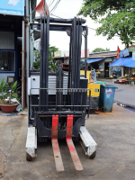 Thay bánh pu xe nâng điện đứng lái giá tốt tại bình dương.