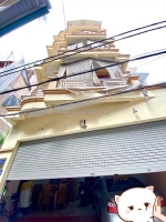 Tổng tài cũng phải gọi điện thoại 📱
vì căn nhà này quá hot – không alo là mất