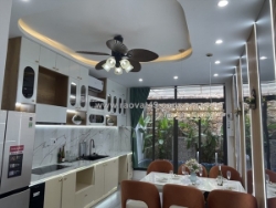 # kiệt 3m gần phạm văn nghị, 74m2, 3 tầng mới tinh, hiện đại, hồ bơi, 4pn, 5.xx