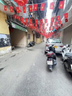 Bán căn hộ tập thể tầng 2 - khu a13 thanh xuân bắc - ô tô đỗ chân cầu thang -