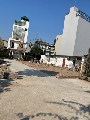 Bán đât phân lô ngọc thụy- long biên ô tô vào đất 50m2 ,mặt tiền 4.6m 9 tỷ long.