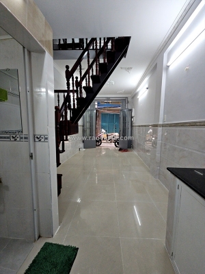 Bán nhà cách 1 căn nhà ra mặt tiền trung tâm q4 
diện tích sd 67m2 có 4 tê