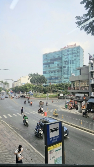 Bán nhà cách mặt tiền xe hơi 🚗 40 m 
ngay trung tâm hành chính ca q4 sát q1