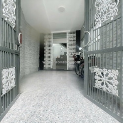 Bán nhà diện tích 61 m2 khu dân cư hiện hữu đúc 3 tấm 
q4 có 90 triệu m2 cạnh