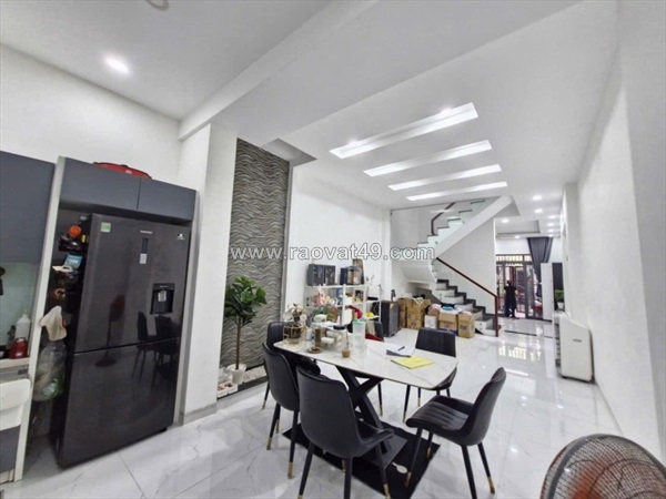 Bán nhà đườg số 8, phường linh xuân, thủ đức, tp hcm. dt 92m2, 3 tầng, giá 7.7