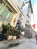 Bán nhà đ.xóm chiếu- nhà căn góc thoáng mát- ngang lớn 5.9m- cách vài bước chân