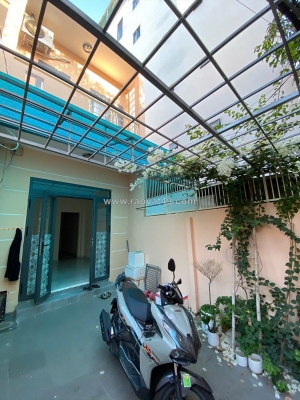 Bán nhà hẻm rộng 6 m diện tích 61 m2 đúc bê tông có 5 tỷ q4