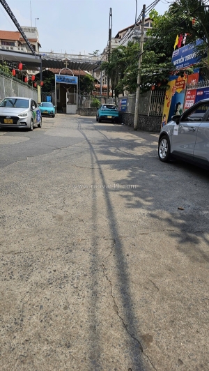 Bán nhà hẻm xe hơi q4 
ngang 3.4 x13 đúc bê tông mới có 6 tỷ