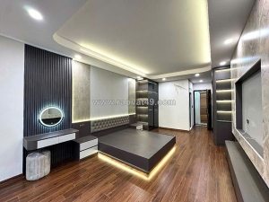 Bán nhà hoàng quốc việt - phân lô - oto tránh- vỉa hè -thang máy