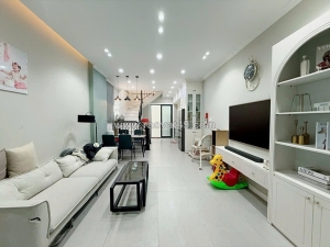 Bán nhà hồng tiến,30m oto tránh,ngõ thông,full nội thất,50m nhỉnh 12 tỷ tl