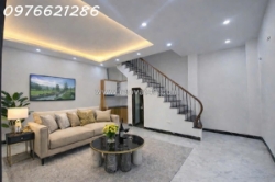 Bán nhà kẻ tạnh – long biên – 30m² – 5 tầng – giá 6,x tỷ – ô tô đỗ cổng – nhà