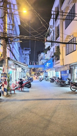 Bán nhà mặt tiền kinh doanh khánh hội quận 4 có 11 tỷ có dòng tiền đúc 5 tấm