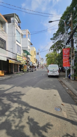 Bán nhà  mặt tiền kinh doanh  xóm chiếu  q4
ngang 3.5 dài 21 nở hậu ngang 4.1