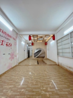 Bán nhà  mặt tiền kinh doanh  xóm chiếu  q4

ngang 4.5 dài  đúc bê tông 4