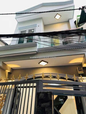 Bán nhà ngang 5 dài 9 nở hậu 5.5m đúc xây mới có 4 tê 
trung tâm q4